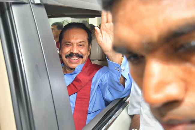 මහින්ද කොළඹ හතෙන් තංගල්ලට