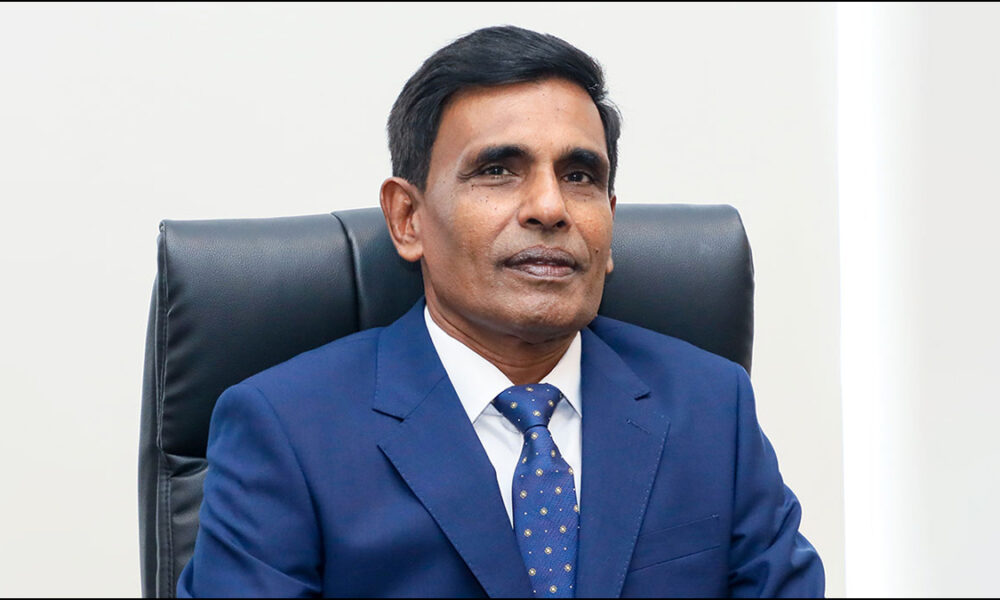 මහින්දගේ සහ මෛත්‍රීගේ වෙඩි නොවදින රථ ඉල්ලීම් සමාලෝචනය කරනවා
