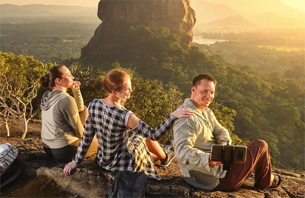 ශ්‍රී ලංකාවට එන විදෙස් සංචාරකයින්ට ETA අවසර පත්‍රය හෙට සිට අනිවාර්යයයි