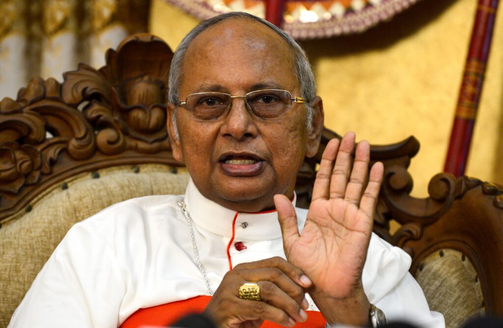 පාසල් විෂය පද්ධතියට නොගැලපෙන ලිංගික අධ්‍යාපනයකින් අපේ සංස්කෘතිය සභ්‍යත්වය විනාශ කරන්න දෙන්න බැහැ