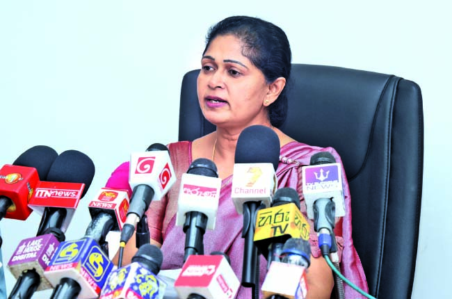 අද හෙට නියමිත උසස් පෙළ විභාග විෂයන් දෙසැ 8,9 දිනවල