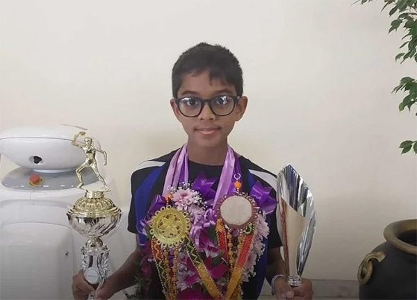 කනිෂ්ඨ මේස පන්දු ශූර ටාවි සමරවීර දිවයිනට