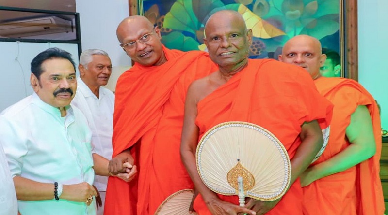 අනුරපුර නා හිමි වරු මහින්ද රාජපක්ෂ හමුවෙති