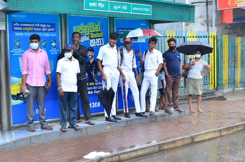 කාලගුණික බාධා වලින් උ/පෙළ විභාග සිසුන් ගලවා ගැනීමේ වැඩ සටහනක්