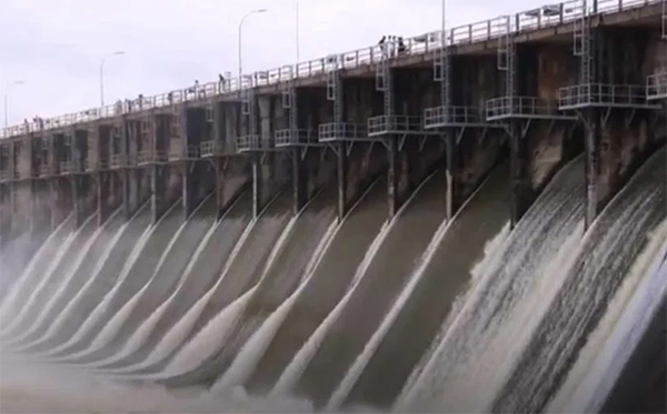 රජාංගනය ජලාශයේ වාන් දොරටු 14 ම විවෘත කෙරේ