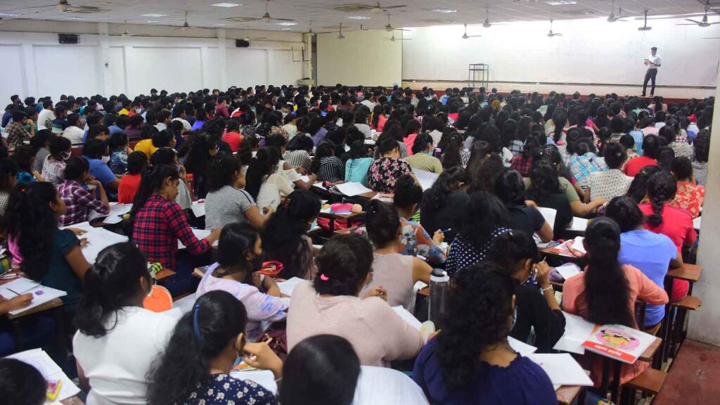 උසස් පෙළ ටියුෂන් 4 වන දා මැදියම් රැයේ සිට තහනම්