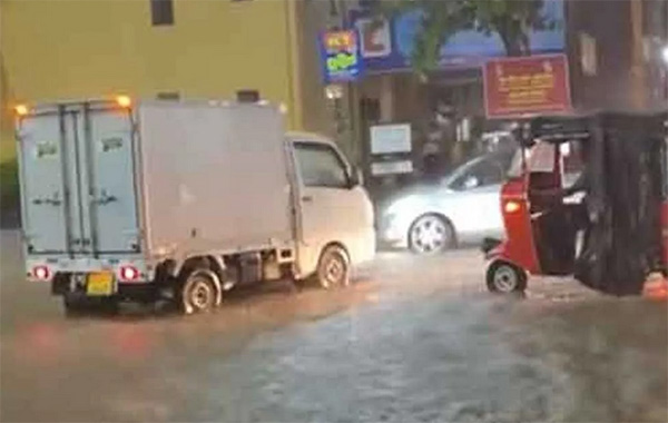 ගාල්ලේ මාර්ග රැසක් ජලයෙන් යටවෙයි