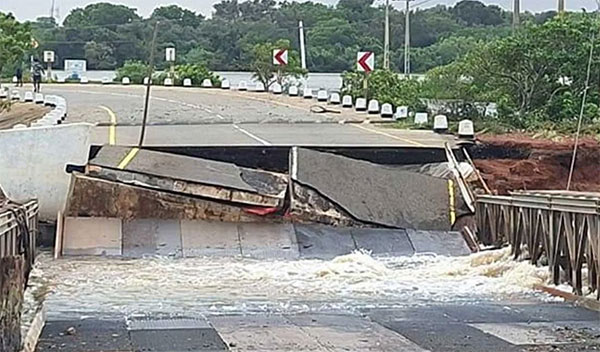 මුලතිව් නයාරු පාලම කැඩීයයි