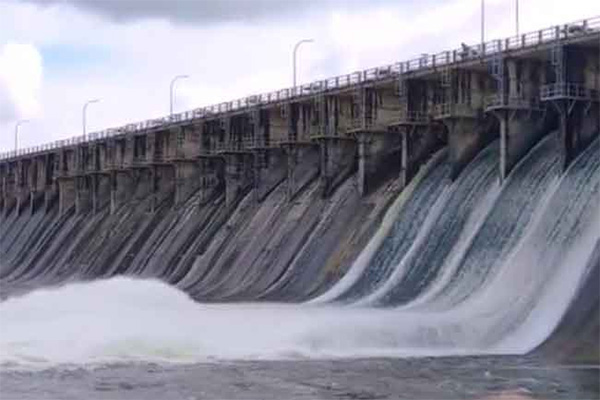 රාජාංගනය ජලාශයේ වාන් දොරටු 4ක් විවෘත කෙරේ