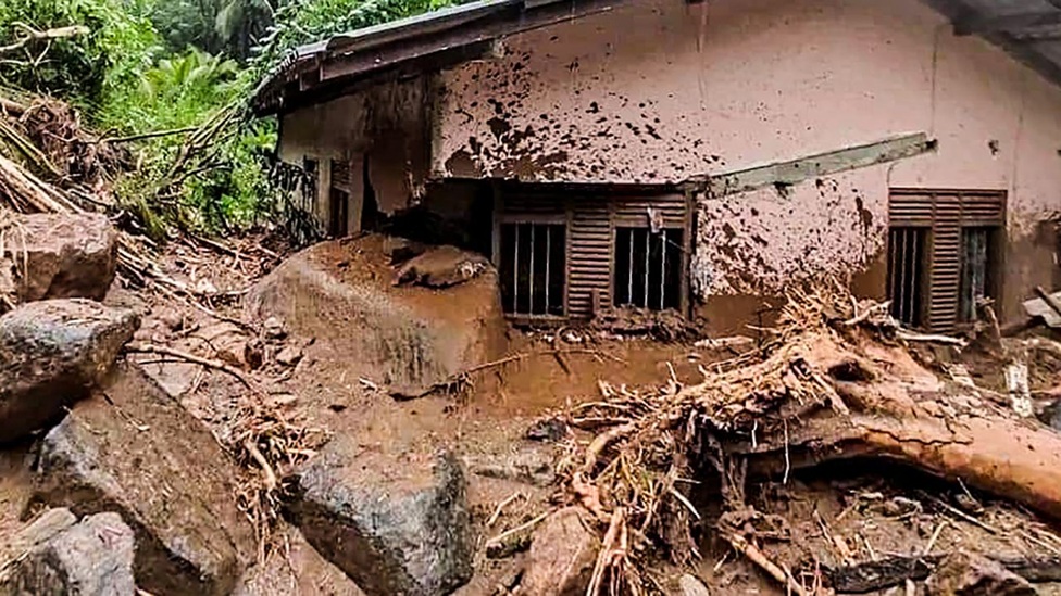 විපතට පත් ජනතාවට ආපදා දීමනා ලබාදීමේ කටයුතුවලට දේශපාලන අධිකාරියේ අනිසි බලපෑම්