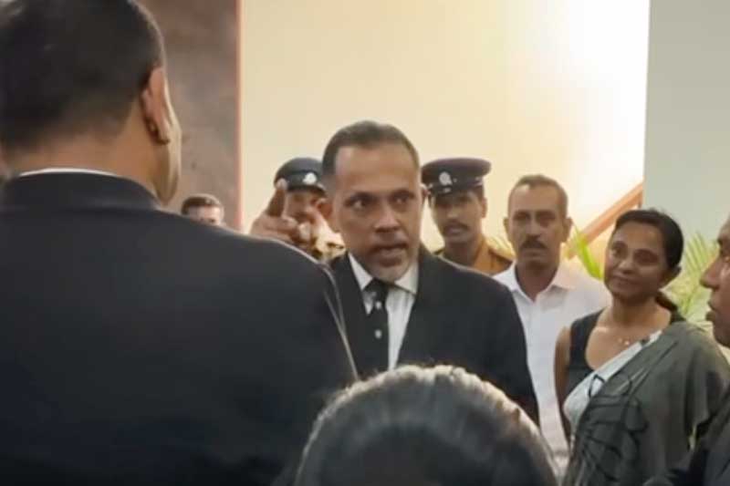 මම නීතියට ඉහළින් නෙවෙයි ඉන්නේ