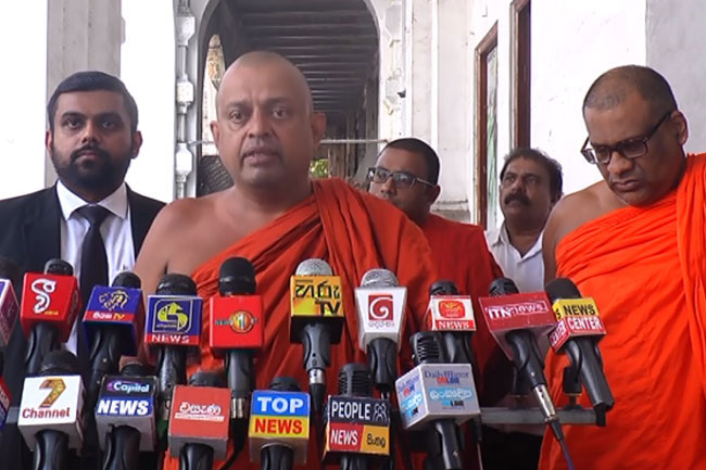 ලාල් කාන්ත ලවා  “බැලුම්” පිම්බවිය යුතුයි