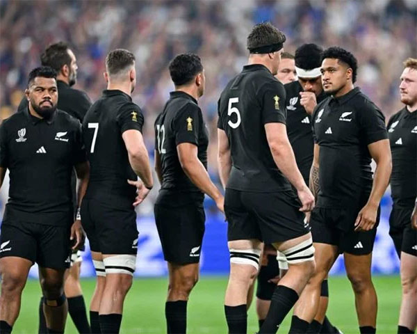 නවසීලන්ත රග්බි කණ්ඩායමක් බදාදා දිවයිනට