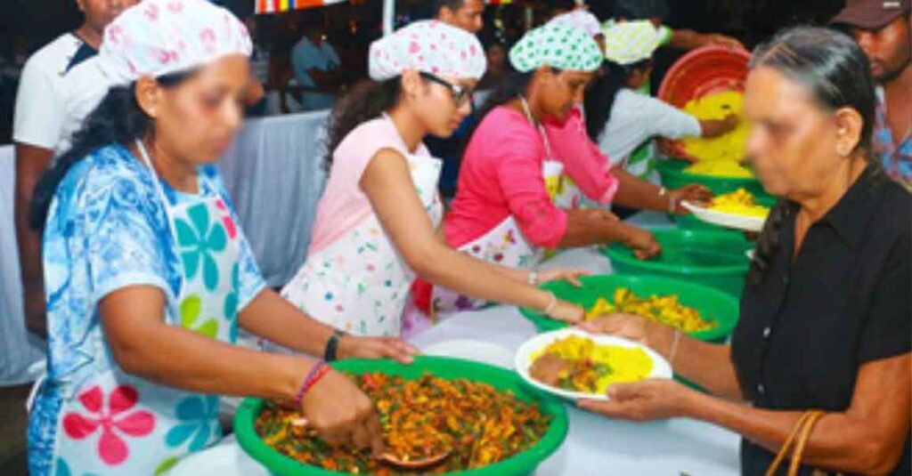 කොළඹ නගරයේ පමණක් වෙසක් දන්සල් 464 ක්; බත් දන්සල් 91 ක්