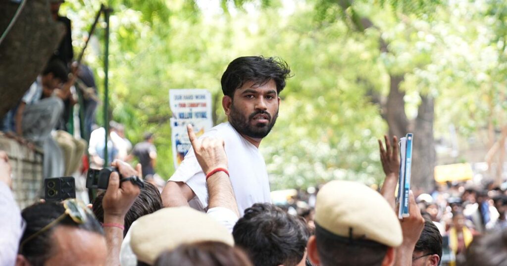 ඉන්දියාවේ‘කැරපොතු ජනතා පක්ෂ’ නායක අභිජීත් දිප්කේට ප්රහාරයක්