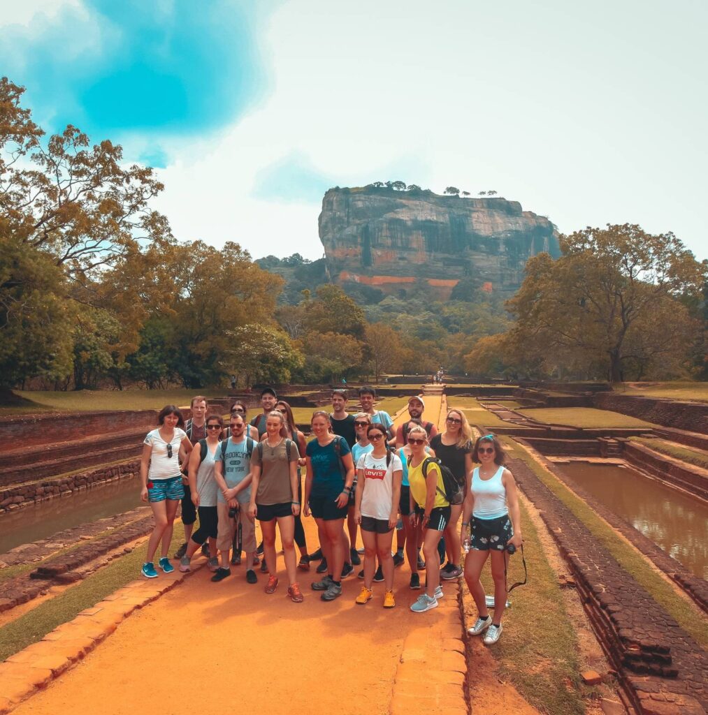 දිවයිනට පැමිණි සංචාරකයින් සංඛ්‍යාව දස ලක්ෂය ඉක්මවයි;නමුත් පැමිණීමට සාපේක්ෂව ආදායමේ වර්ධනයක් නෑ