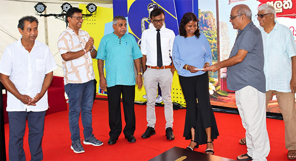 කෘතිය පිළිගැන්වීම(වමේ සිට)ප්‍රකාශක අනිල් ජයවීර ,චමින්ද පරණමාන,සුනිල් කන්නන්ගර,වෛද්‍ය රූමි රූබන්,වරුණි ෂර්මිලා ආනන්ද,තිලක් සේනාසිංහ,මහාචාර්ය ප්‍රණීත් අභයසුන්දර